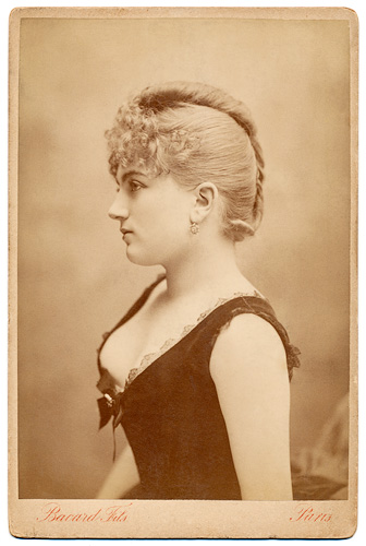 Cabinet card by Bacard Fils, Paris